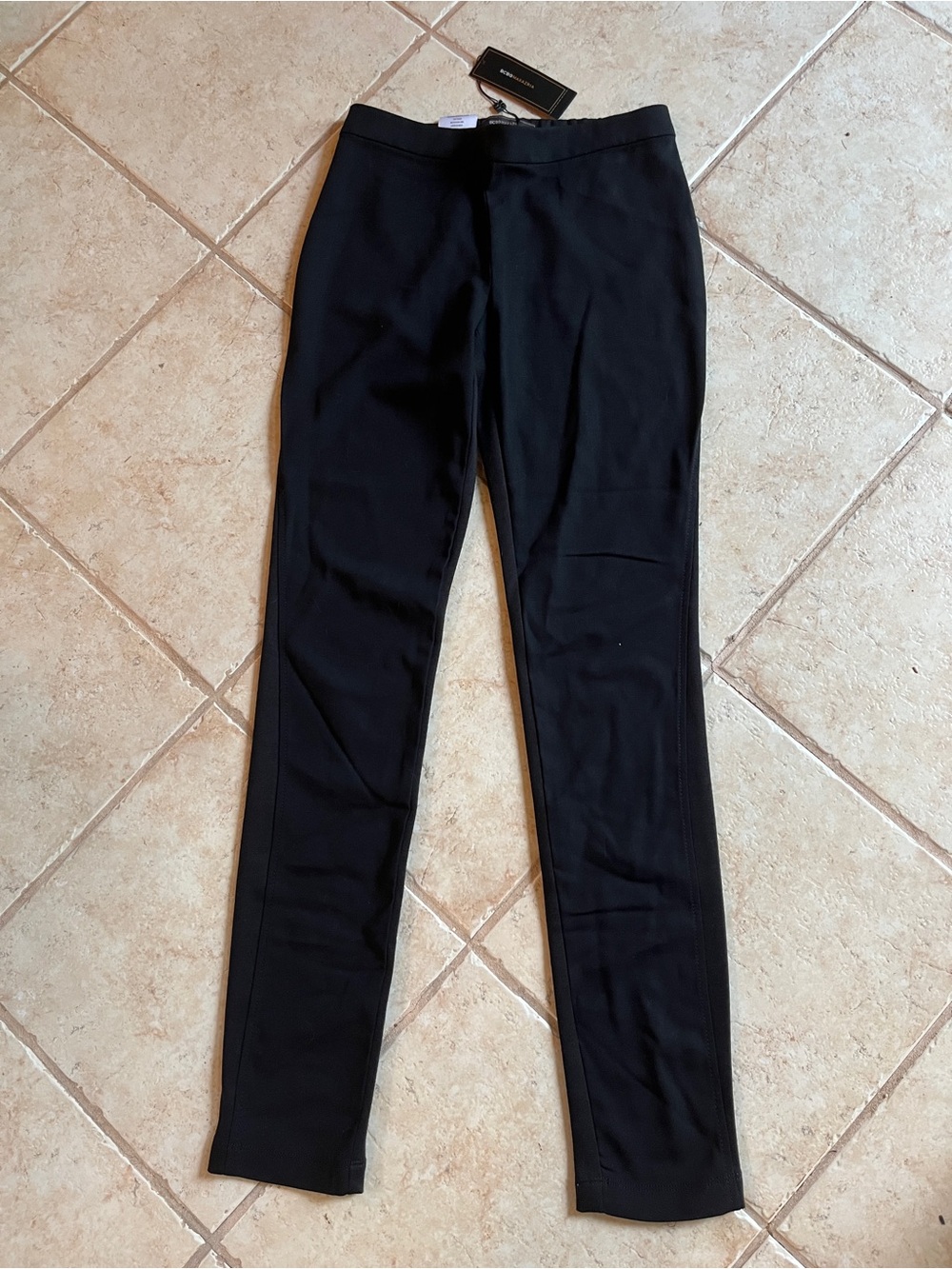 BCBGMAXAZRIA NWT black ankle pants with tapered skinny fit size small